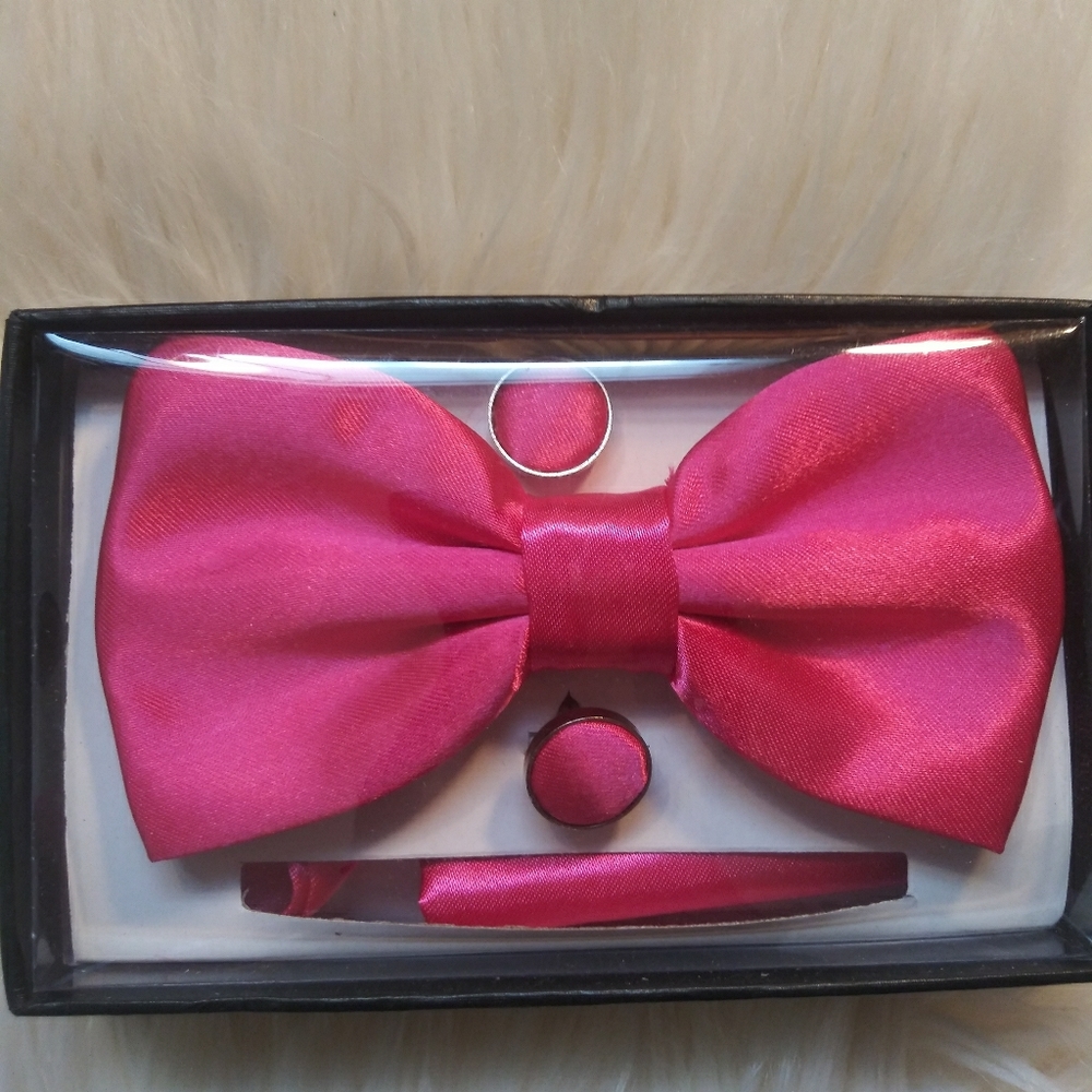 Mario Lorenzi Bow Tie Cuff Link Handkerchief Set